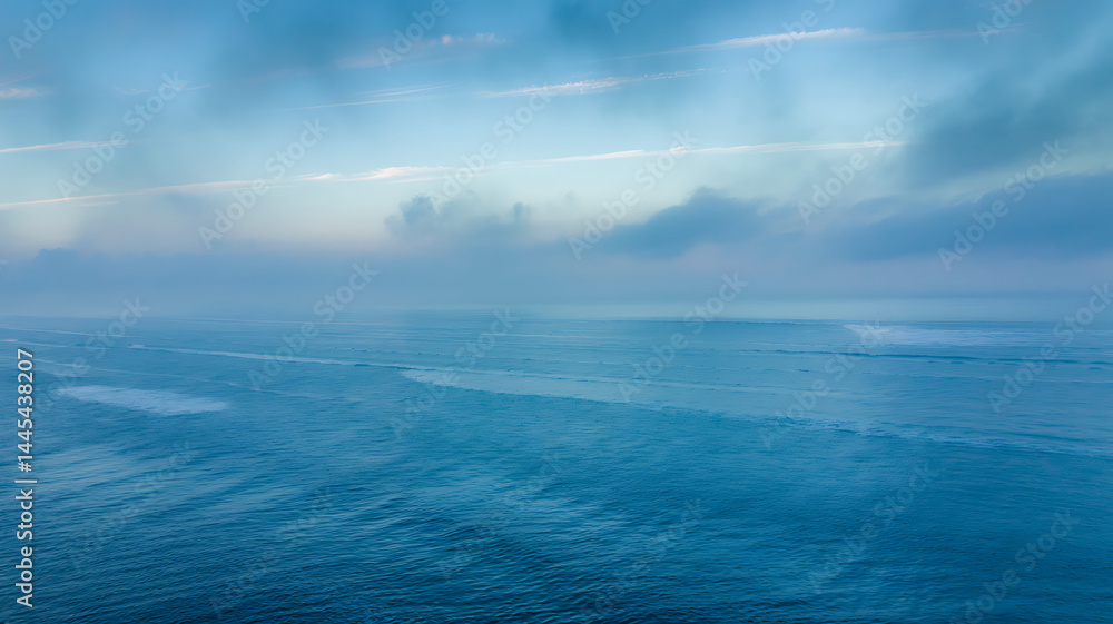 Obraz premium Serene ocean sunrise breathtaking view peaceful morning tranquil waterscape