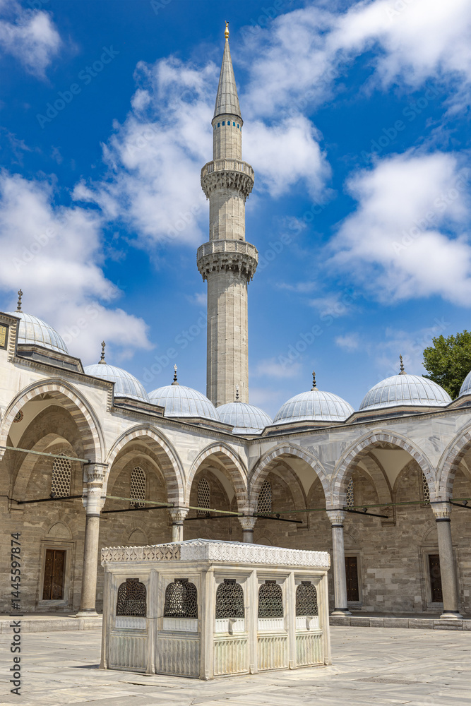 Obraz premium Suleymaniye mosque courtyard with minaret