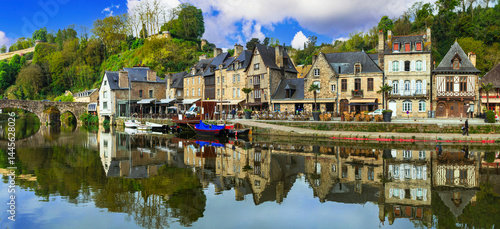 Obraz na płótnie France travel, most scenic villages and towns of Brittany. Picturesque traditional port of Dinan with half-timbered houses, restaurants over canals w salonie