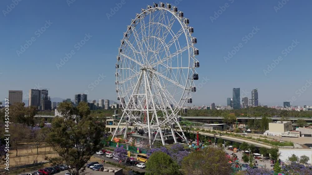 Ferris wheel standing tall in mexico city's amusement park, la feria