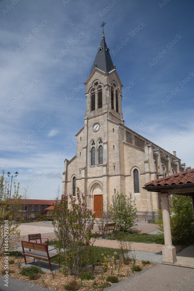 Fototapeta premium Eglise du village d'Aveize dans le département du Rhône