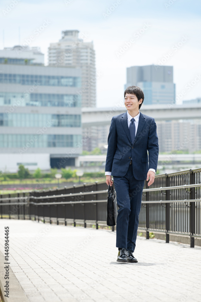 街を歩くビジネスマン 街を歩くビジネスマン