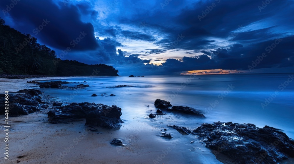 Naklejka premium Serene Coastal Dusk