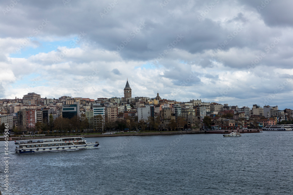 Fototapeta premium Türkiye Istanbul city view on a cloudy spring day