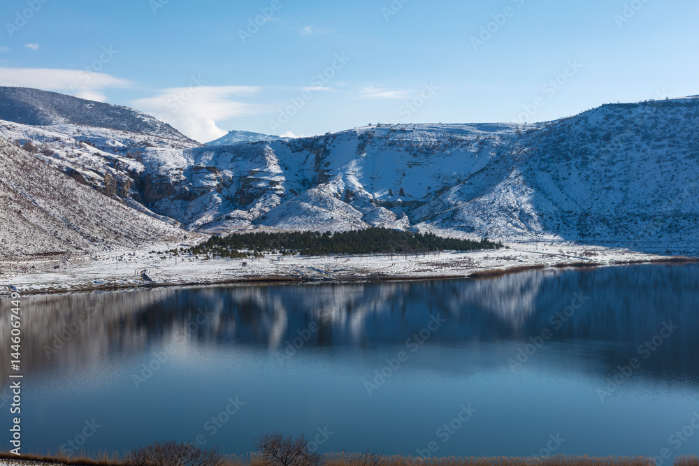 Naklejka premium Türkiye Cappadocia Lake Nar on a cloudy spring day