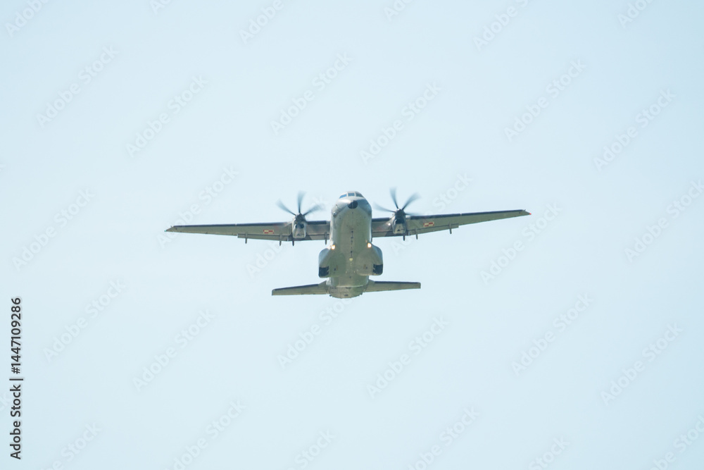 Fototapeta premium Military aircraft soaring through clear skies showcases power and precision in flight above an open landscape