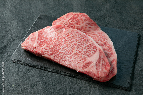 Papier peint 黒毛和牛のサーロインステーキ Sirloin steak of Japanese black beef