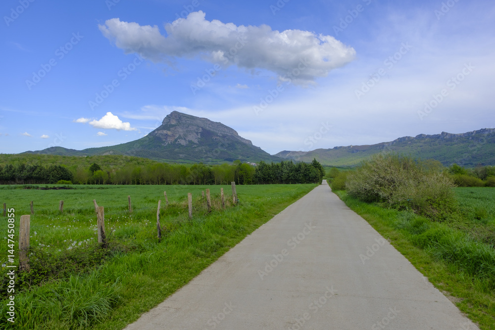 On the road that runs through the valley of Sakana, stands the majestic Beriain mountain, a natural treasure of Navarre.