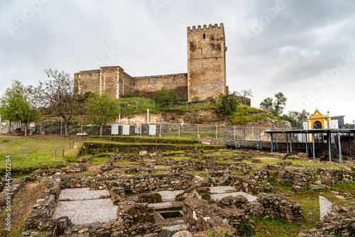 Obraz na płótnie Mertola Castle in Alentejo, Portugal was one of the most impregnable fortresses in the Occidental Iberia. w salonie