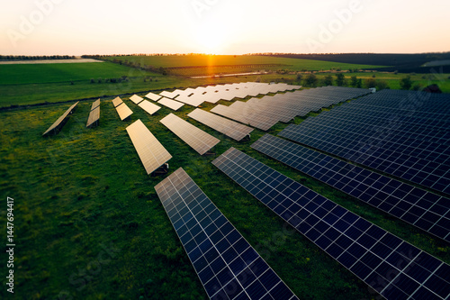 Foto Aerial view of a solar farm generating solar energy