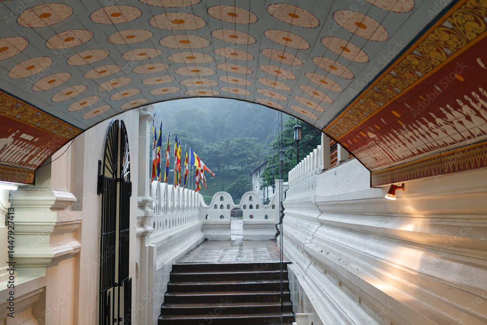 Obraz premium Rich decorated interior of the Temple of the sacred tooth relic (Sri Dalada Maligawa), Kandy, Central Sri Lanka, Asia