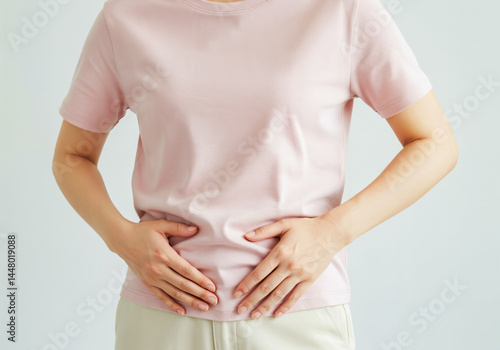 Wallpaper Mural 下腹に張りを感じている女性 Torontodigital.ca