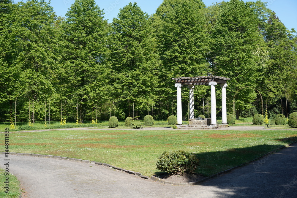 Der Hippodrom von Park Sanssouci im Frühling