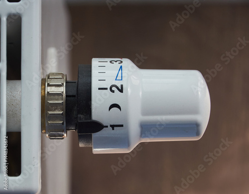  Heat regulator on the radiator in the apartment