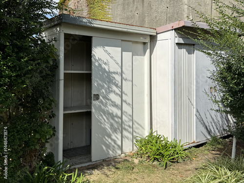 庭の物置小屋