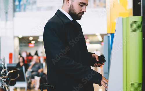 Obraz na płótnie Man standing near terminal in airport w salonie
