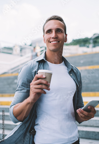 Obraz na płótnie Content man standing with coffee cup on street stairs w salonie