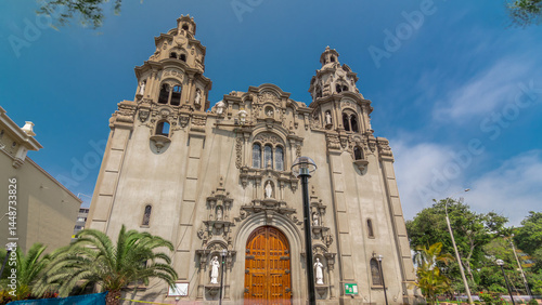 Cuadro en lienzo Parroquia Virgen Milagrosa Church in Lima, close to Kennedy Park timelapse hyper