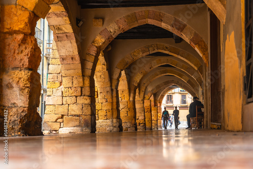 Obraz na płótnie Exploring the medieval arches of tarragona, spain w salonie