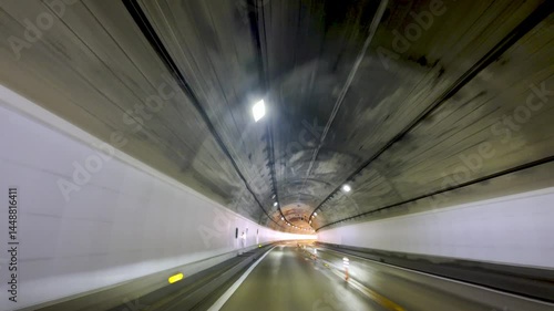 Wallpaper Mural トンネル内を走行するスピード感あふれる映像 ― 交通インフラや移動表現に最適、迫力ある広告・プロモーション素材に Torontodigital.ca