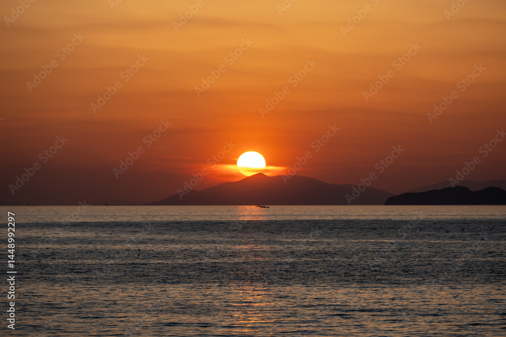 瀬戸内海に沈みゆく太陽 瀬戸内海に沈みゆく太陽
