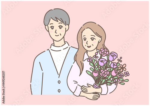 大きな花束を抱えて歩く幸せそうな初老の素敵なカップル