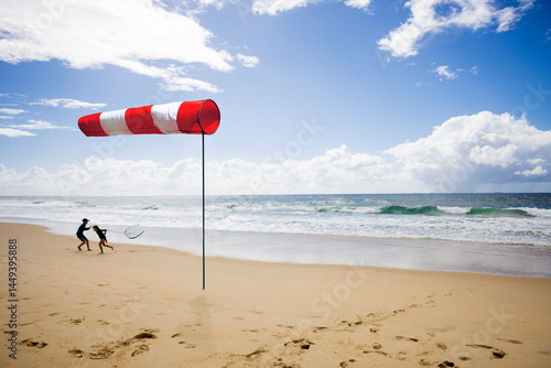 Stürmischer wind am Buddina Beach in sunshine Coast,  australien