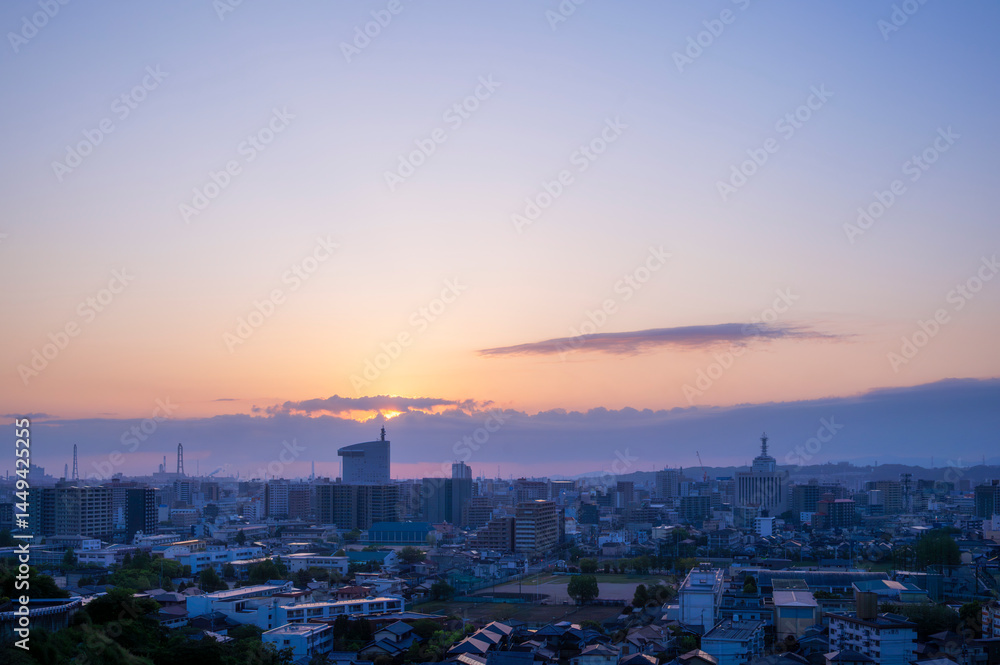 Obraz premium 大分市の夜明けと朝焼けの空