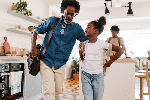 Cuadro en lienzo Morning routine: Father and daughter getting ready for school