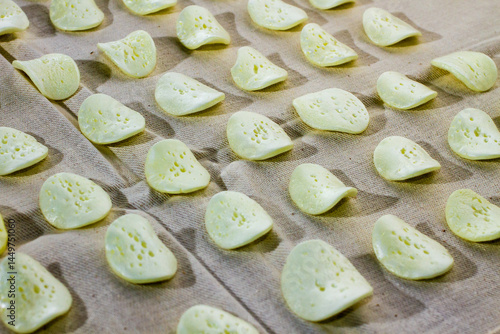 One hundred flake foams looking like chips