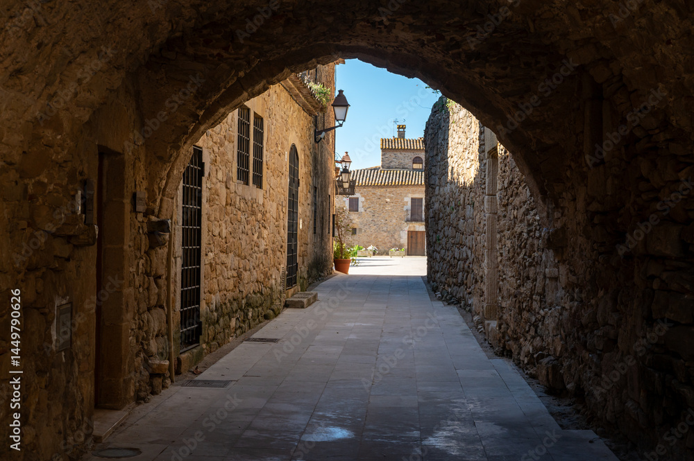 Obraz premium Beautiful Medieval Peratallada town