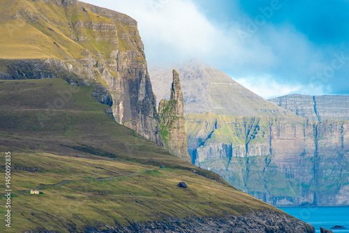 Foto Trollkonufingur (The Witch's Finger) - Faroe Islands