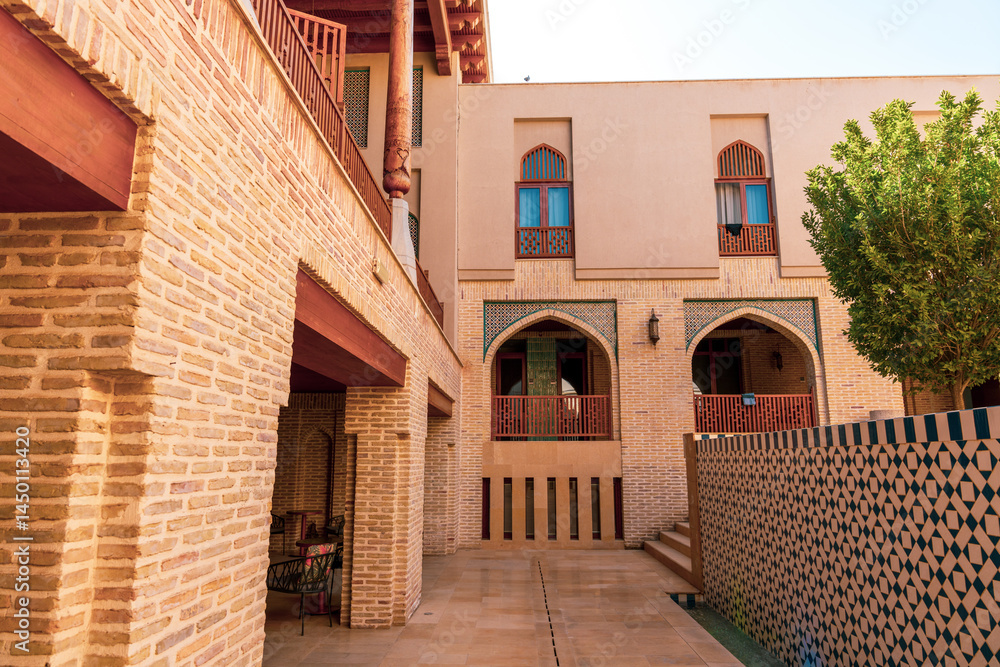 Naklejka premium A brick building with a balcony and a courtyard