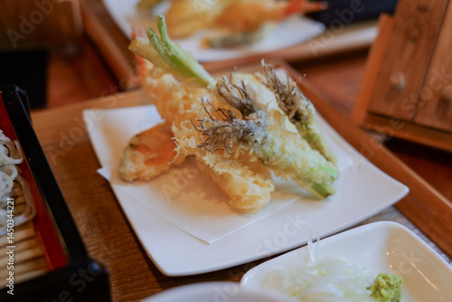 Obraz na płótnie 山菜の天ぷら盛り合わせ w salonie