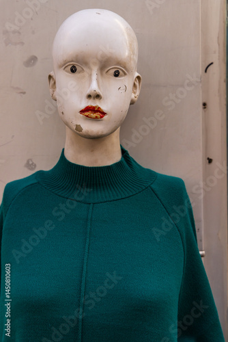 Obraz na płótnie Rough looking mannequin in a green turtleneck sweater. w salonie