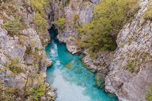 Obraz na płótnie Clear aque blue water of the Valbonas River in a rocky canyon. w salonie