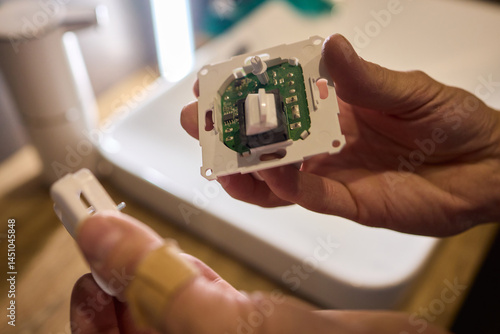 Obraz na płótnie Disassembled Smart Device Displaying Its Circuit Board Alongside Various Components w salonie