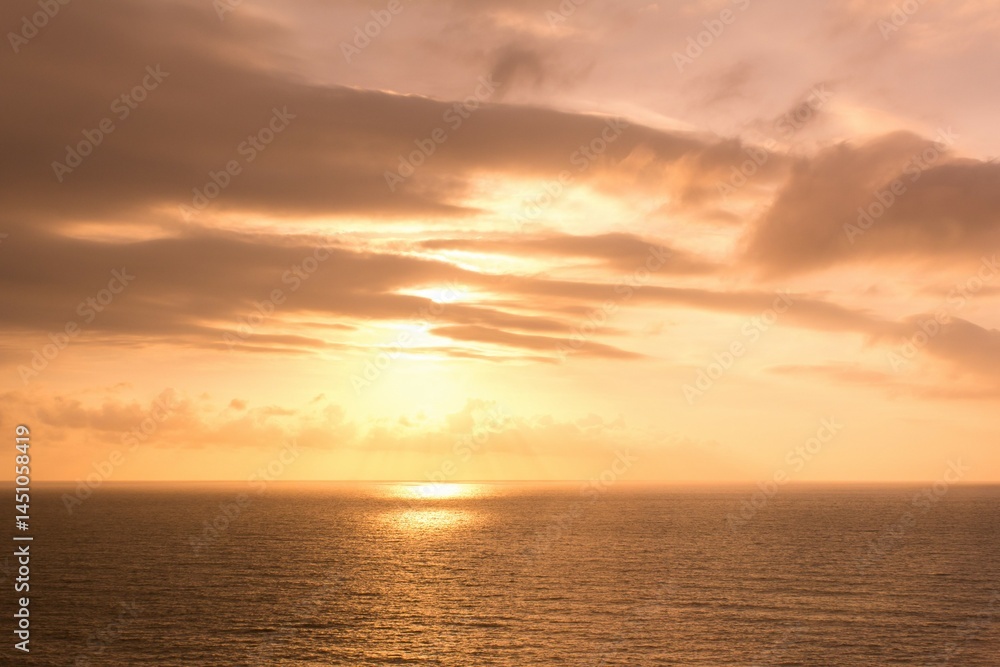 Obraz premium Sunset over the sea