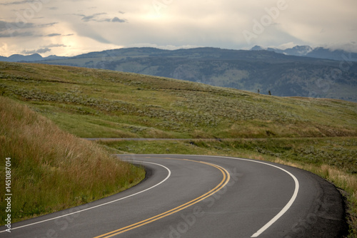 Obraz na płótnie Sharp Curve Of Grand Loop Road In Yellowstone w salonie