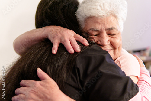 Cuadro en lienzo Heartwarming moment of connection between a nurse and her elderly patient, highl