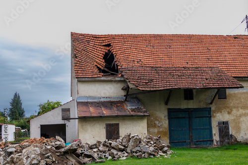 Obraz na płótnie House ready for demolition with collapsed roof in Merching near Augsburg w salonie