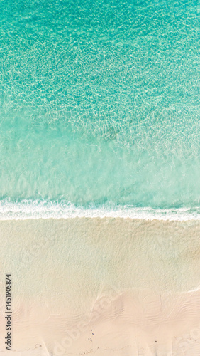 Fototapeta Naklejka Na Ścianę i Meble -  Waves on the beach from above