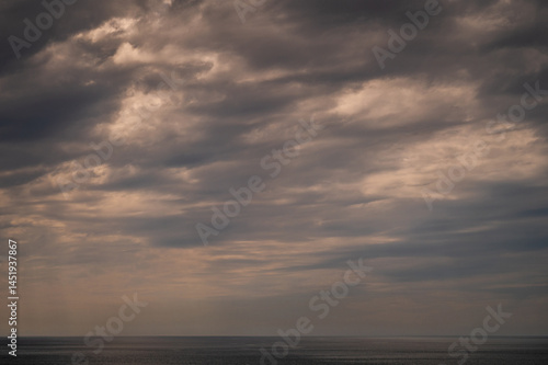 Obraz na płótnie Ocean with sky in horizon. Calm sea in evening. Seascape at sunset. w salonie