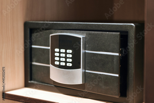 Obraz na płótnie Hotel safe with open code displayed w salonie