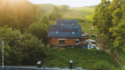 Obraz na płótnie Sustainable Suburban Development with Solar Power w salonie
