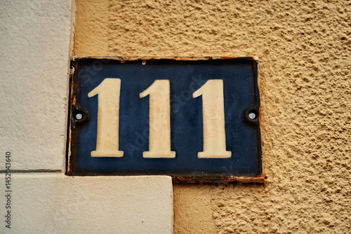 Obraz na płótnie Numéro 111. Plaque de numéro de rue.