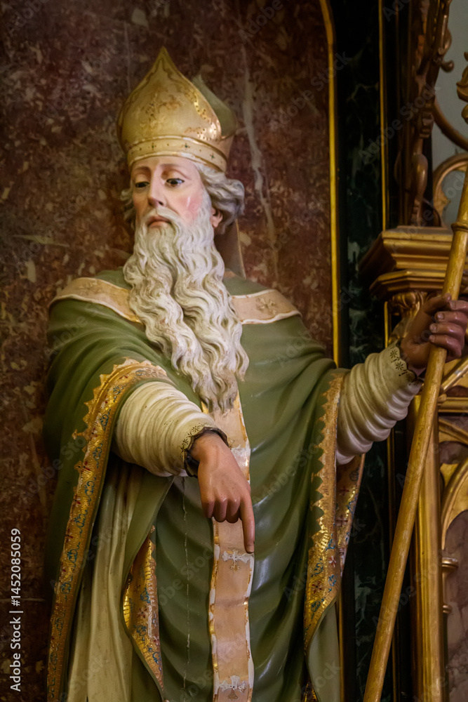Obraz premium Religious statue of a saint