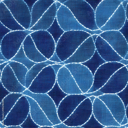 Obraz na płótnie Seamless pattern of interlocking circles in blue and white creating geometric textile design w salonie