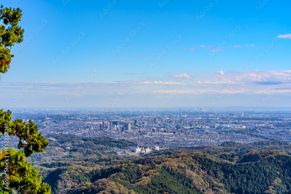 Obraz premium 東京・高尾山 霞台展望台からのパノラマ風景（2024年11月撮影） 