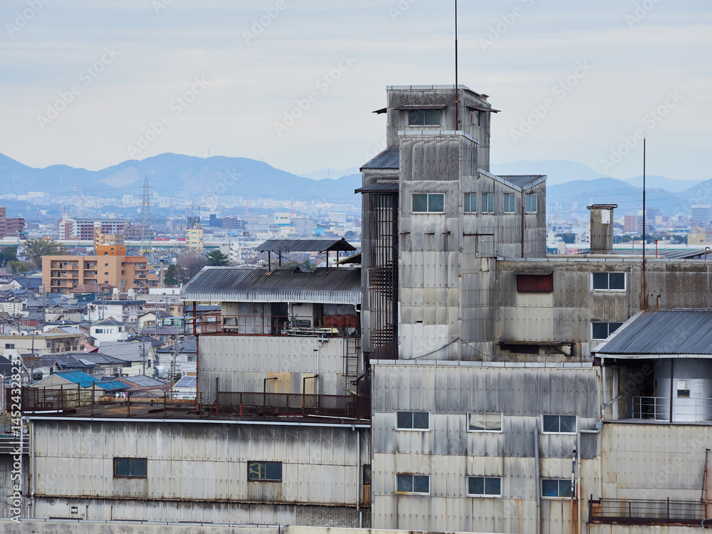 名古屋市の町並みと工場の建物の風景 名古屋市の町並みと工場の建物の風景
